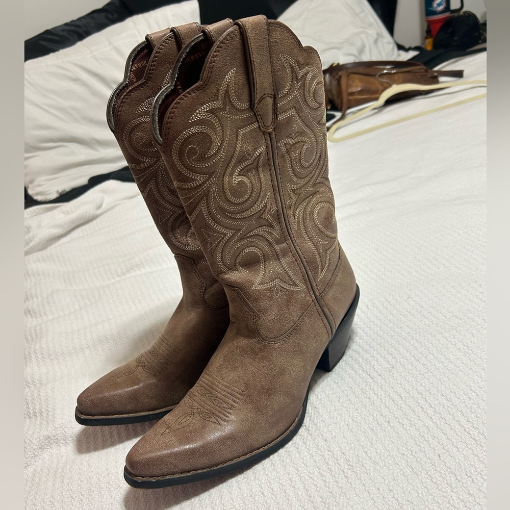Durango Crush- Brown Heeled Boots with Intricate Stitching